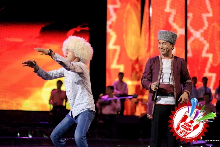 Хоразм наволари оламни тутди! Бунёдбек Саидов Сардор Раҳимхон билан дуэт куйлади!