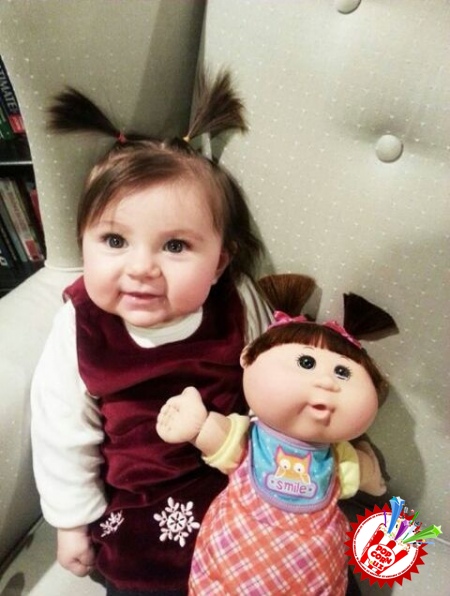  Севимли қўғирчоқларига шу қадар яқин ўхшаш болажонлар