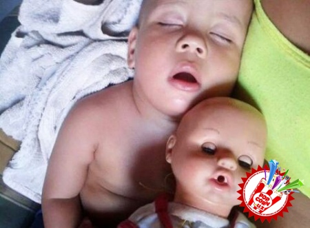  Севимли қўғирчоқларига шу қадар яқин ўхшаш болажонлар