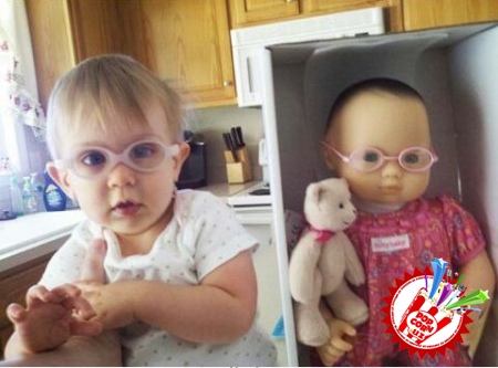 Севимли қўғирчоқларига шу қадар яқин ўхшаш болажонлар