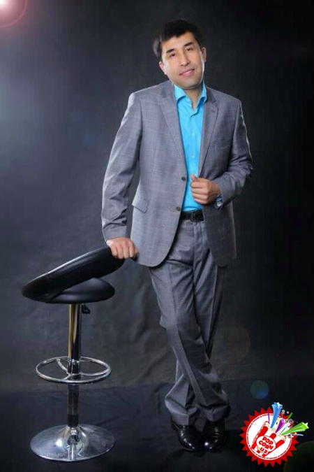 Ўзбекистон Республикасида хизмат кўрсатган артист Яҳёбек Мўминов айни ижод палласида