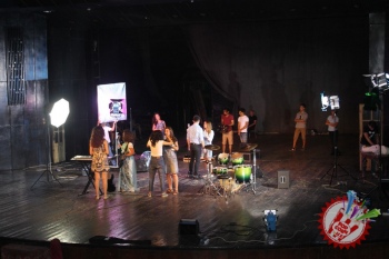 Шерзодбек бир нечта совғани бараварига тақдим этиш истагида