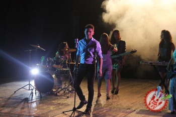 Шерзодбек бир нечта совғани бараварига тақдим этиш истагида