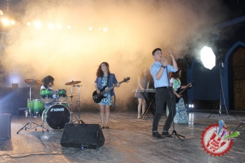 Шерзодбек бир нечта совғани бараварига тақдим этиш истагида