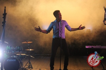 Шерзодбек бир нечта совғани бараварига тақдим этиш истагида