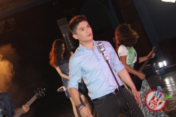 Шерзодбек бир нечта совғани бараварига тақдим этиш истагида