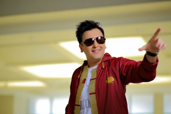 Сардор Раҳимхон ва Бунёдбек Саидов ижросидаги “Жанна моя” таронасига видеоклип суратга олинди