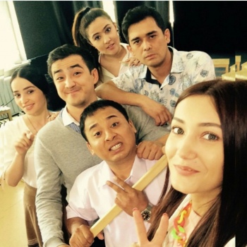 Шоу-бизнес оламидаги янгиликлар қисқа сатрларда!