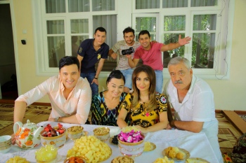 Сардор Раҳимхон Бодомгулига видеоклип суратга олди