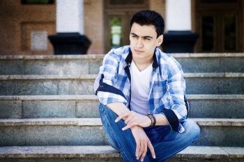 \"Болалар уйи\"... Кўзида ёш, қалби меҳрга тўла болажонлар учун аталади