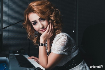 Ёш ва умидли хонанда Фарзона "Ҳаёт" премьера