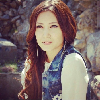 Иқтидорли актриса Юлдуз Ражабова Кумуш ролини ижро этмоқда