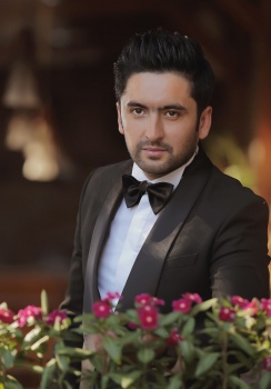 Шаҳруз муҳлислари учун туҳфа тайёрламоқда