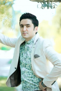 Шаҳруз муҳлислари учун туҳфа тайёрламоқда