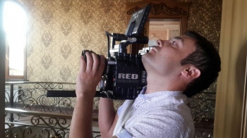 Ҳусан кимни кутмоқда