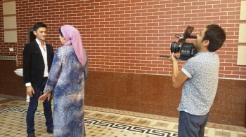 Ҳусан кимни кутмоқда