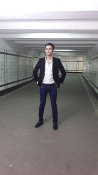 Ҳусан кимни кутмоқда