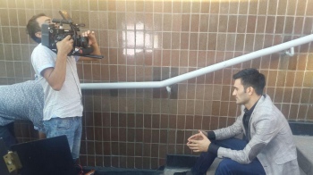 Ҳусан кимни кутмоқда