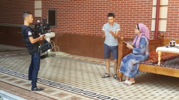 Ҳусан кимни кутмоқда