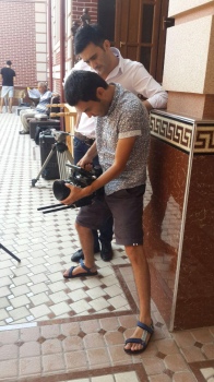 Ҳусан кимни кутмоқда