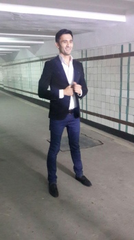 Ҳусан кимни кутмоқда