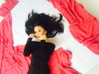 Азиза Низамова мухлислари учун кутилмаган туҳфа тайёрламоқда