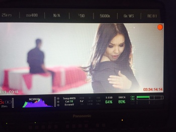 Азиза Низамова мухлислари учун кутилмаган туҳфа тайёрламоқда