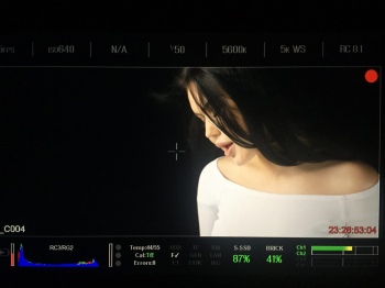 Азиза Низамова мухлислари учун кутилмаган туҳфа тайёрламоқда