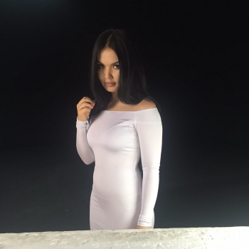 Азиза Низамова мухлислари учун кутилмаган туҳфа тайёрламоқда