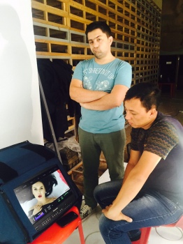 Азиза Низамова мухлислари учун кутилмаган туҳфа тайёрламоқда