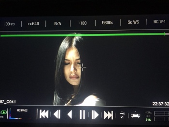 Азиза Низамова мухлислари учун кутилмаган туҳфа тайёрламоқда