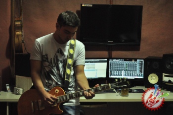 Жавоҳир Содиқов таронаси орқали севгисига  кимни ишонтирмоқчи ?