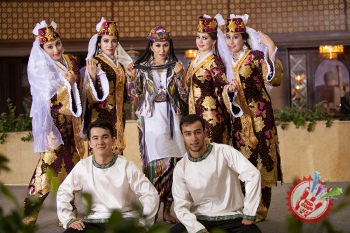 Канизадан кутилмаган образдаги фотосессия