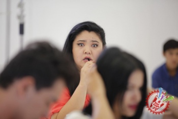 Муниса Ризаева хонандаликдан воз  кечди! Энди у ўқитувчи?!