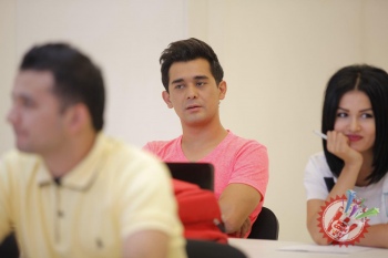 Муниса Ризаева хонандаликдан воз  кечди! Энди у ўқитувчи?!