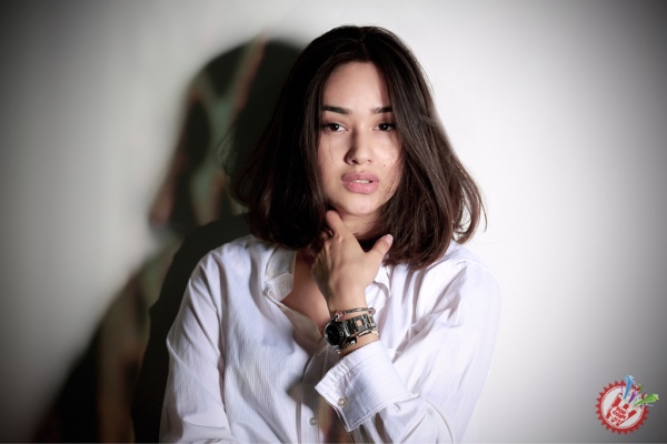 Шаҳло Аҳмедовадан кутилмаган тарона “Ўзинг бўлсанг бас”