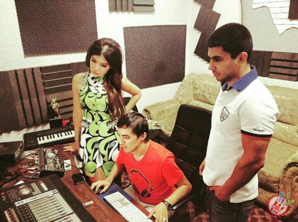 Манзура Шохрух реппер билан дуэт куйлади