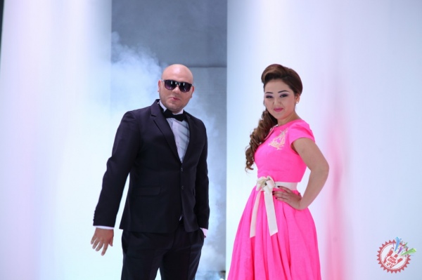 Умидахон севишганларга бағишлаб қўшиқ куйлади