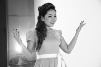 Умидахон севишганларга бағишлаб қўшиқ куйлади