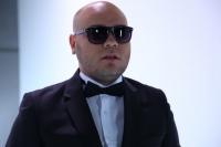 Умидахон севишганларга бағишлаб қўшиқ куйлади