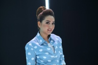 Умидахон севишганларга бағишлаб қўшиқ куйлади