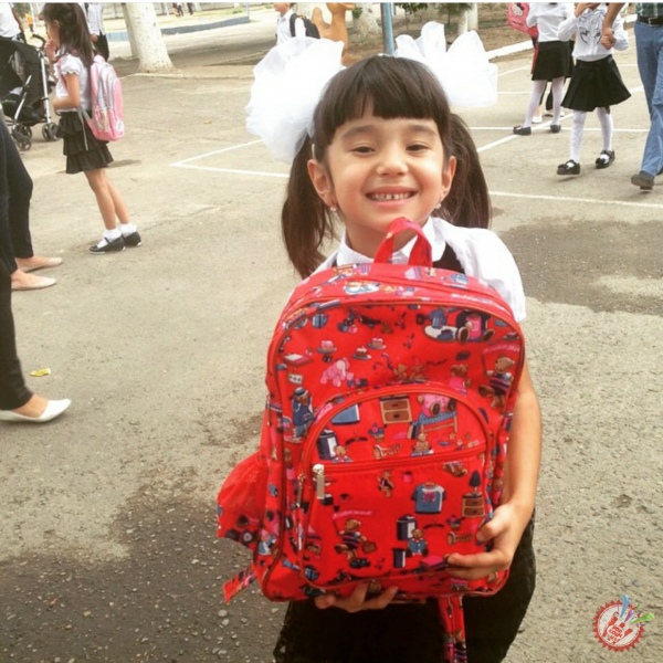 Фарзандини мактабга кузатган машҳурлар