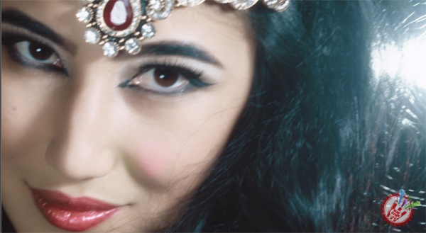 Ижодини араб оҳанглари билан бошлаган Аиша