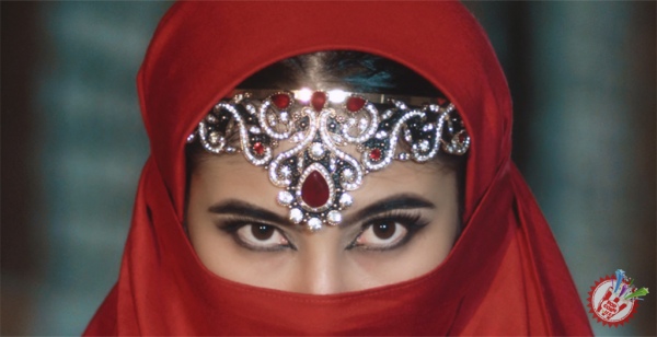 Ижодини араб оҳанглари билан бошлаган Аиша