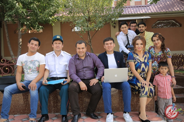 Дилсўз ва унинг опаси Гулсанам, Фаррухнинг адабини беришди, бироқ...