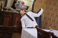 Дилсўз ва унинг опаси Гулсанам, Фаррухнинг адабини беришди, бироқ...