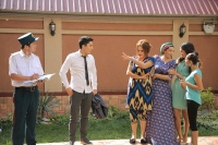 Дилсўз ва унинг опаси Гулсанам, Фаррухнинг адабини беришди, бироқ...