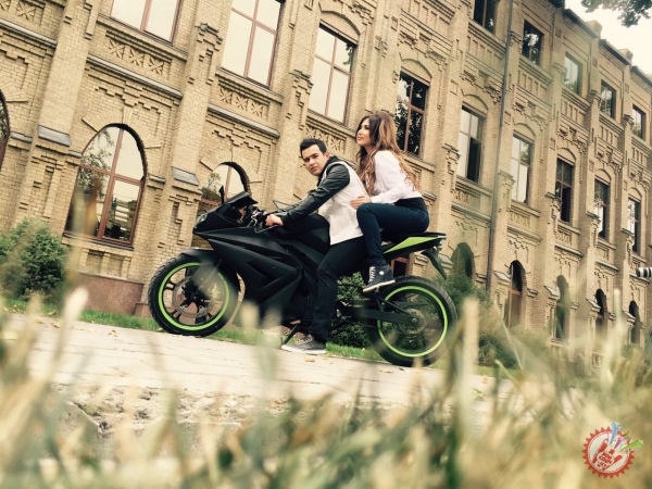 Манзура ва Тоҳир Усмоновдан кутилмаган ижодий ҳамкорлик