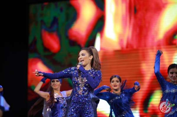 Муниса Ризаеванинг мегашоусига старт берилди (Фоторепортаж)