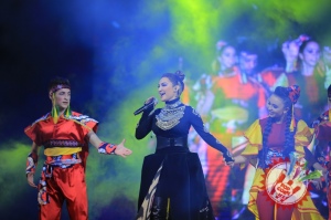 Муниса Ризаеванинг мегашоусига старт берилди (Фоторепортаж)